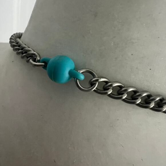 🍭6/$30 Turquoise tone plastic multistrand twist bauble necklace - Picture 3 of 4